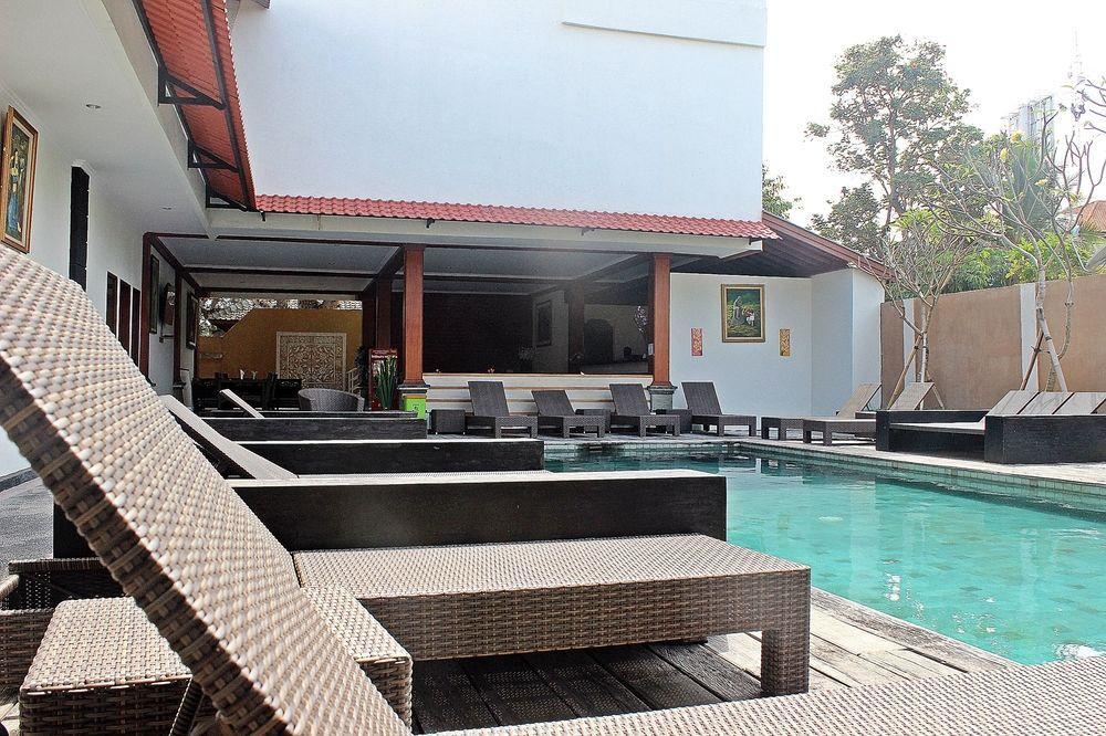 Mirah Hostel Legian Exteriör bild