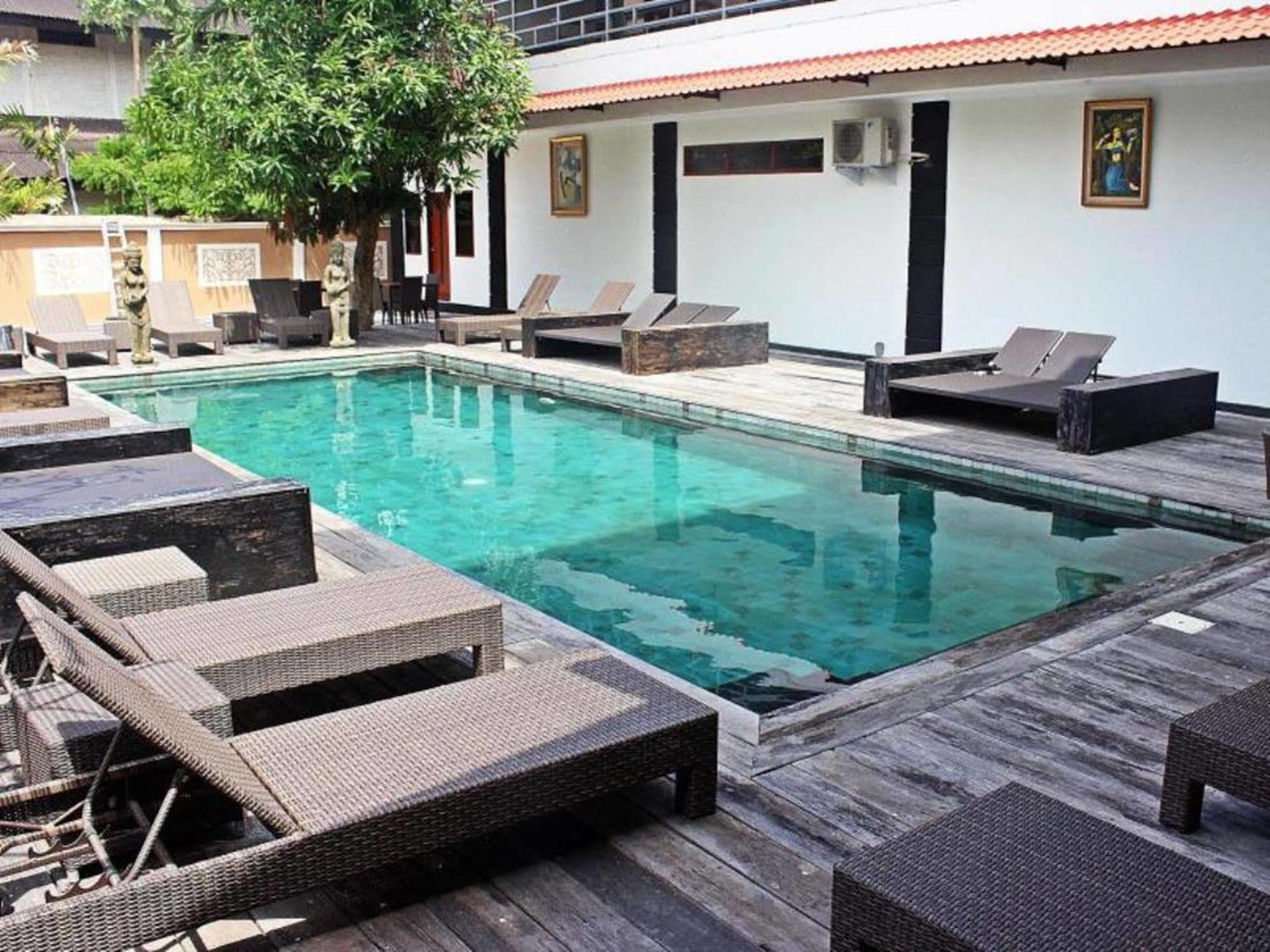 Mirah Hostel Legian Exteriör bild