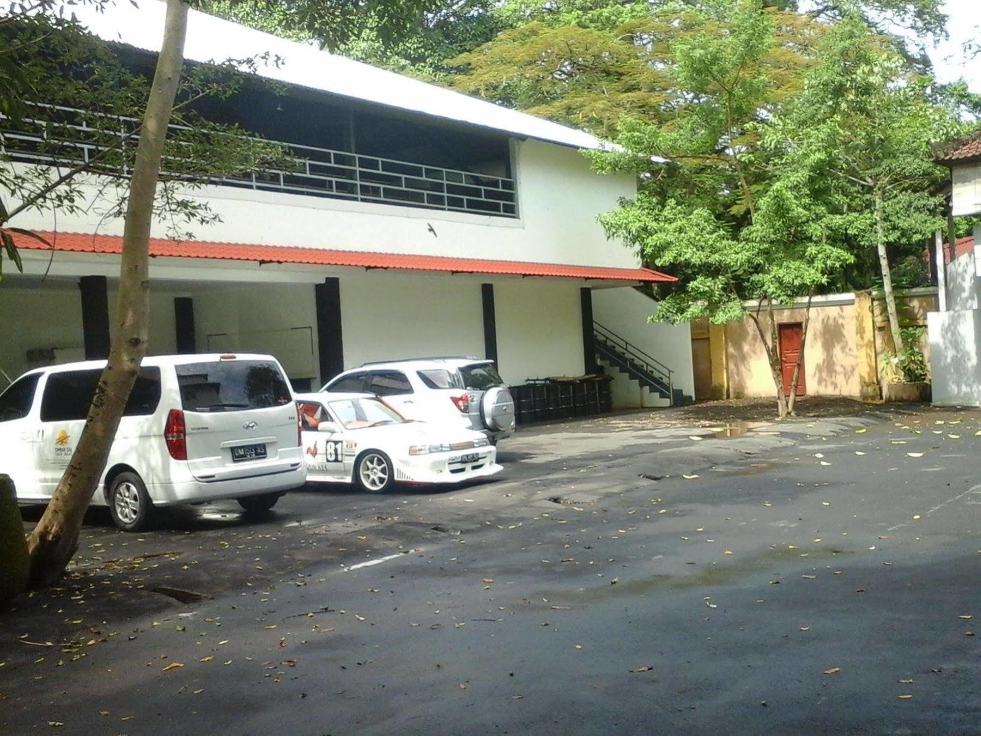Mirah Hostel Legian Exteriör bild