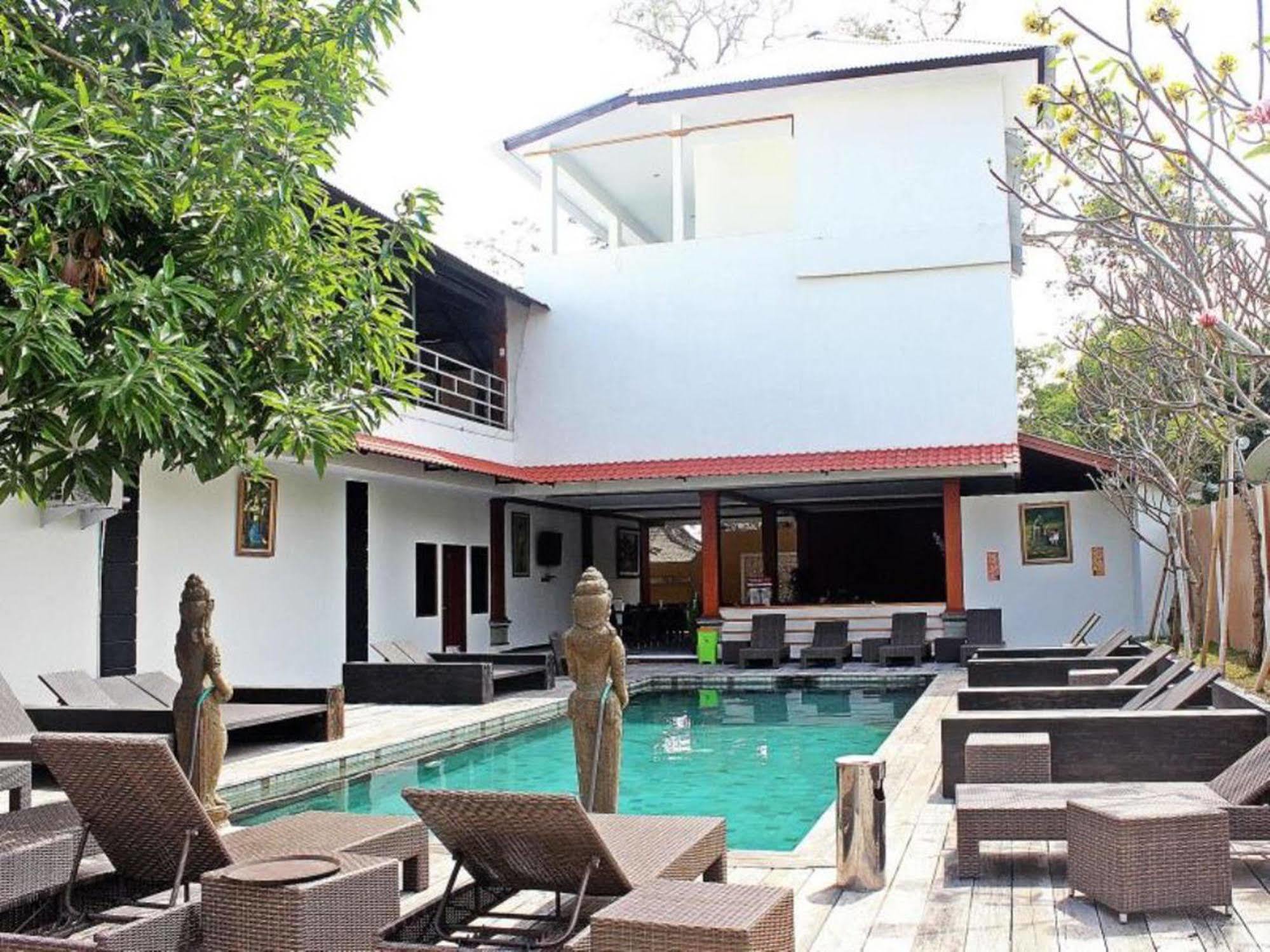 Mirah Hostel Legian Exteriör bild