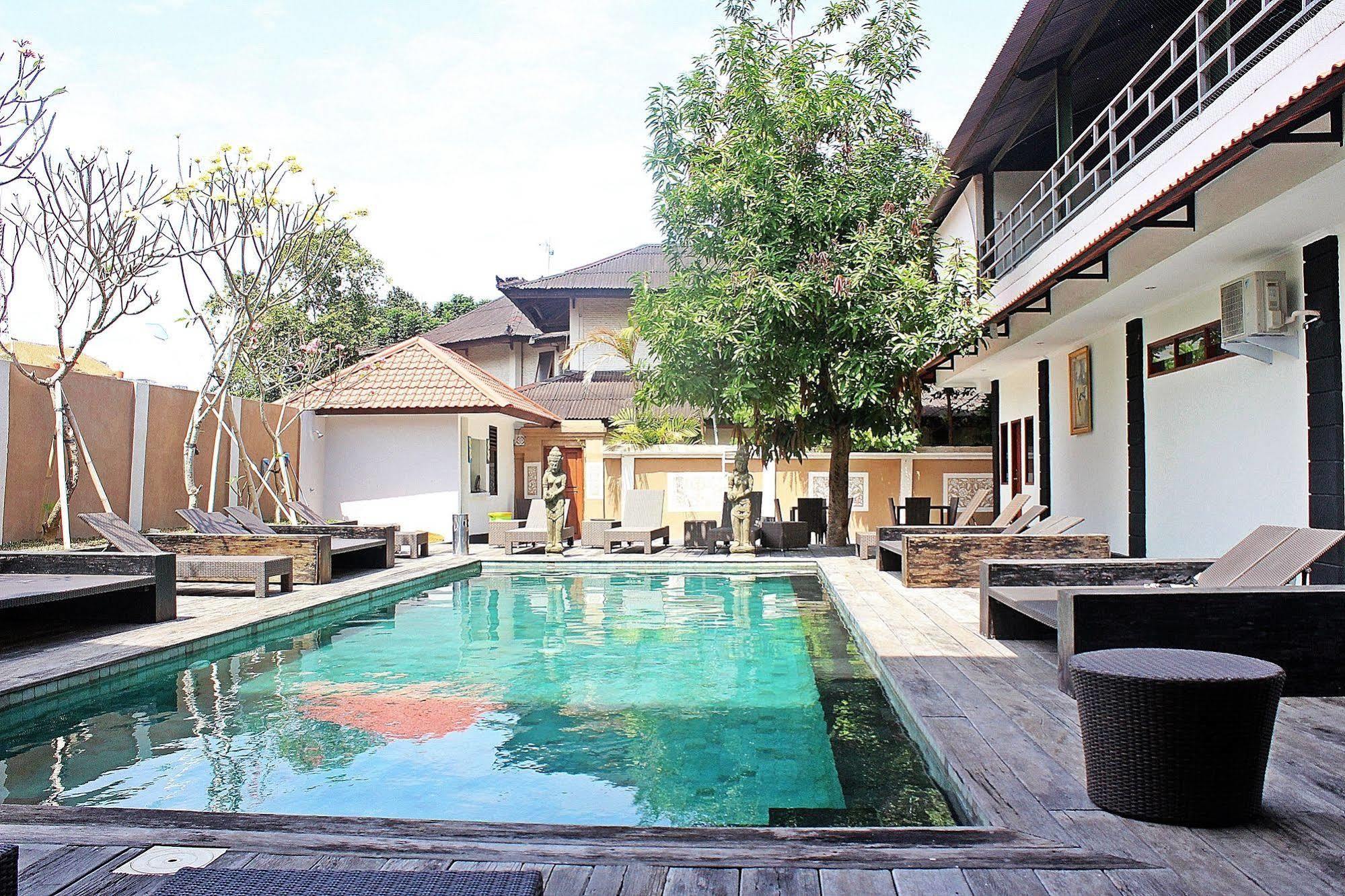 Mirah Hostel Legian Exteriör bild