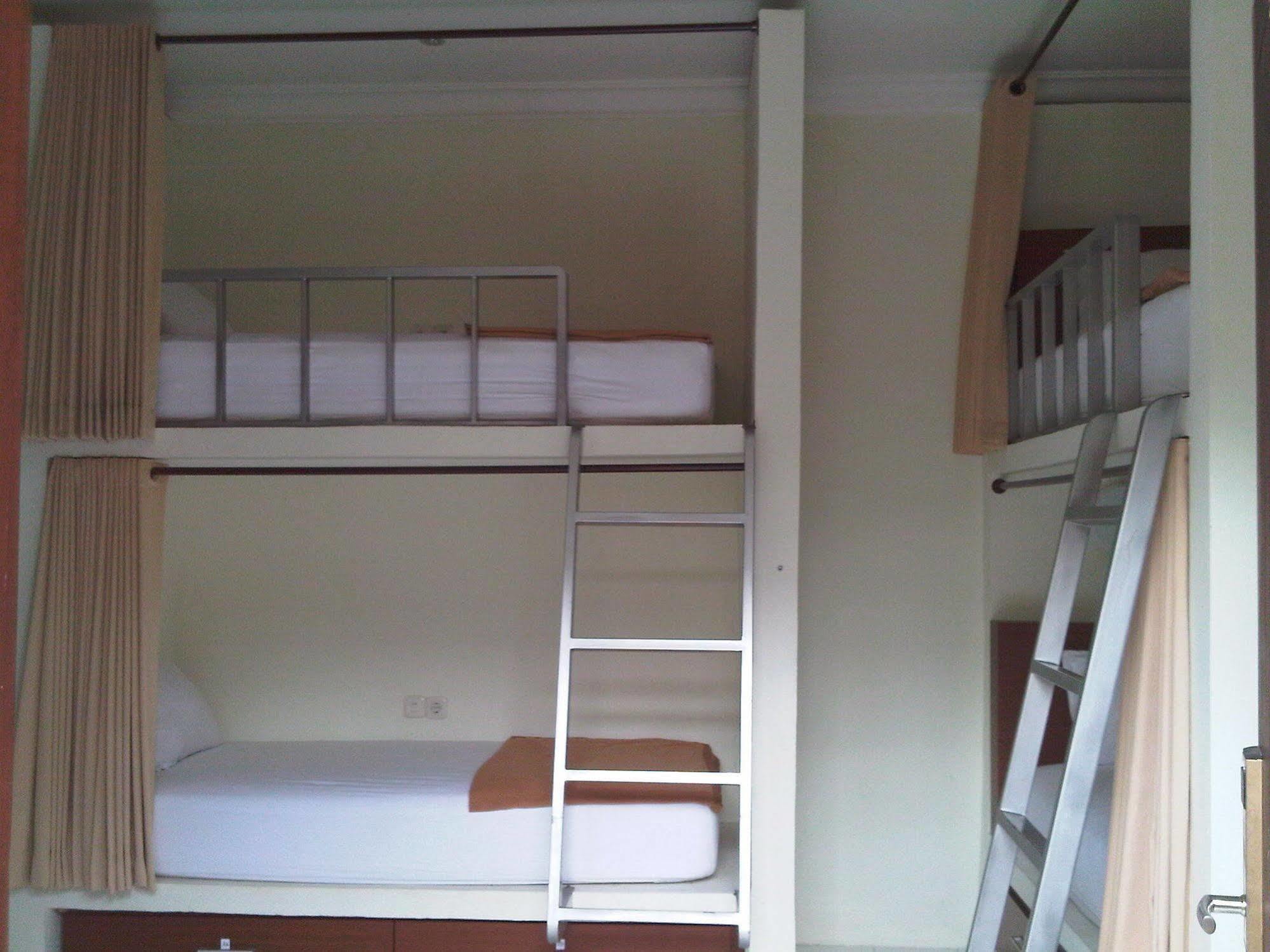 Mirah Hostel Legian Exteriör bild