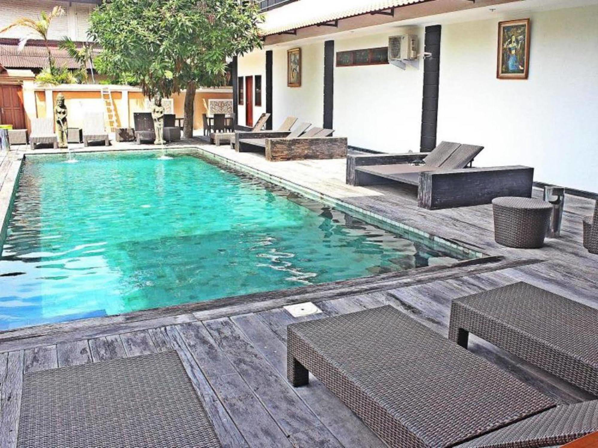 Mirah Hostel Legian Exteriör bild
