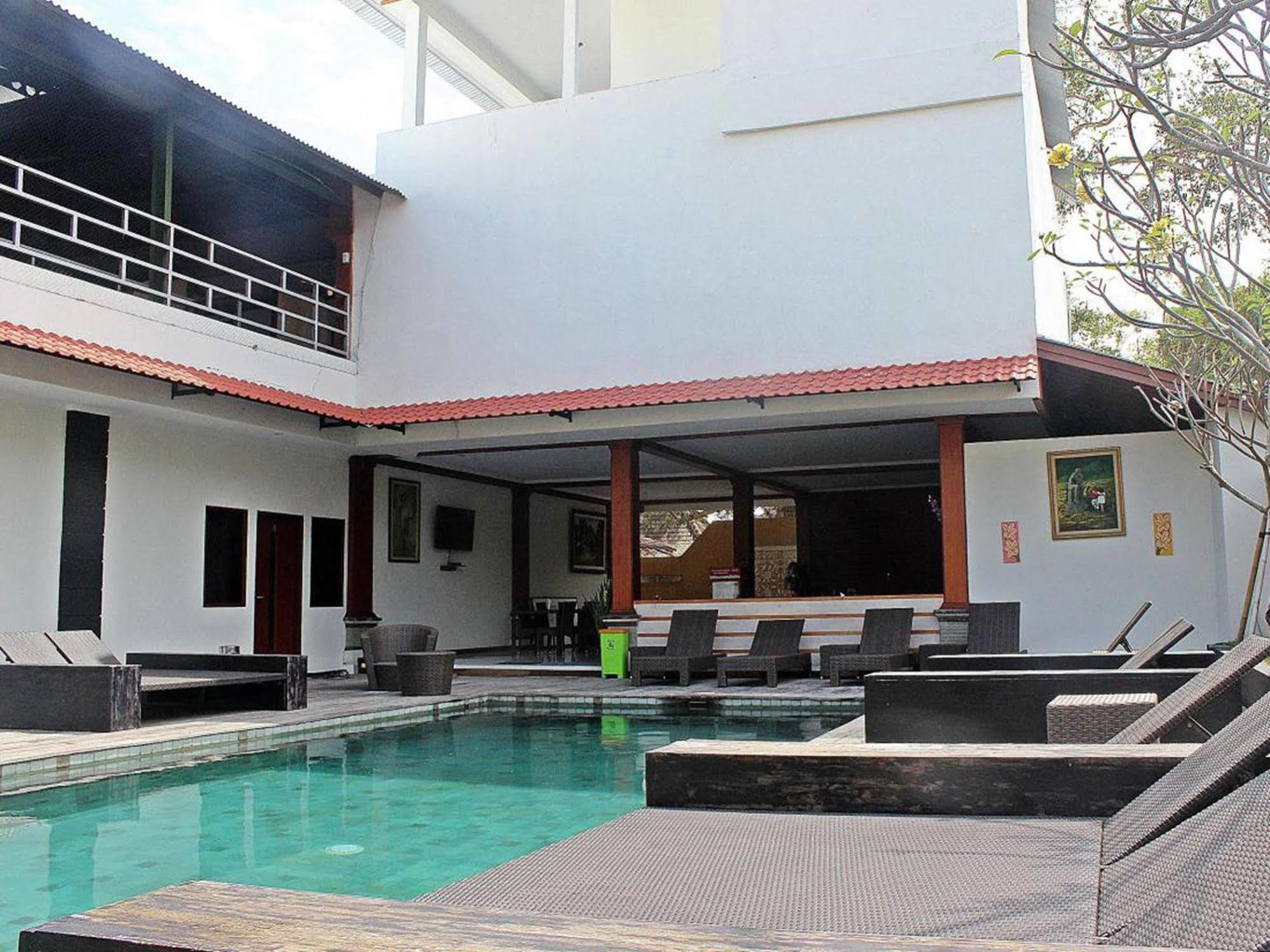 Mirah Hostel Legian Exteriör bild